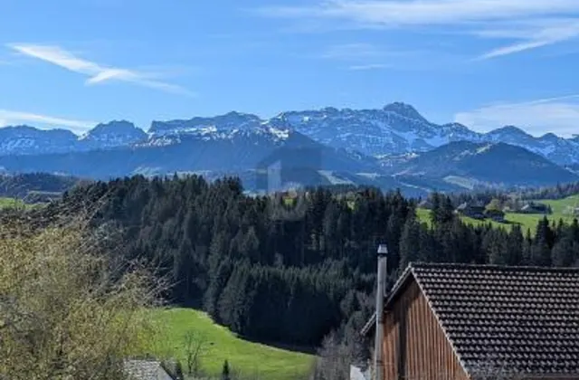 Vue splendide avec projet de construction autorisé