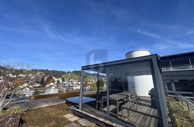 SPAZIO DI LAVORO MODERNO CON TERRAZZA