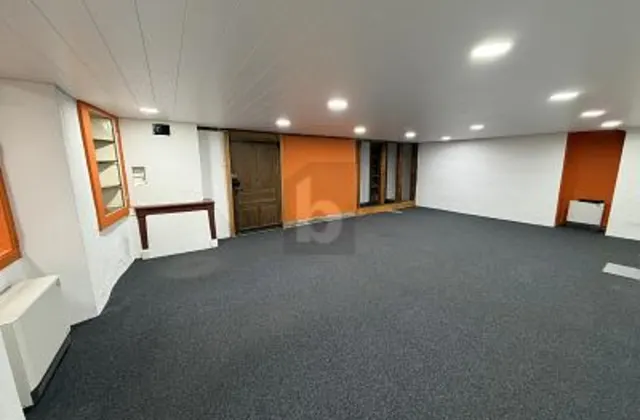 POSIZIONE CENTRALE CON ECCELLENTE VISIBILITÀ