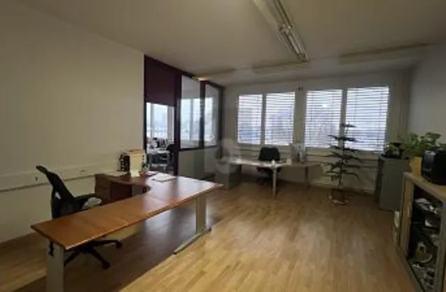 LUMINOSO, CENTRALE, FUNZIONALE, POLIVALENTE