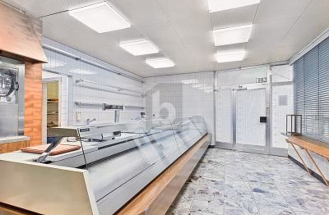 Emplacement de premier choix avec fort passage