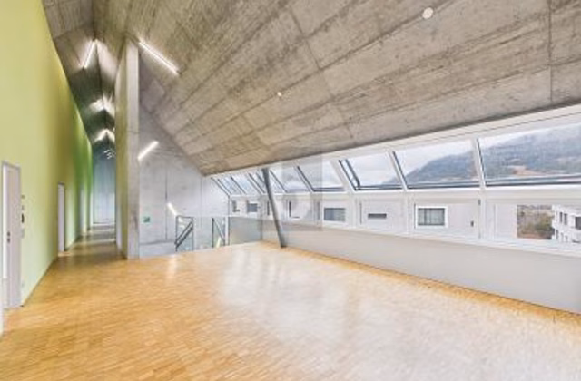 MODERNO E AMPIO IN POSIZIONE CENTRALE