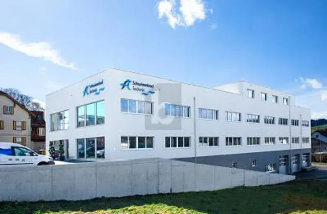 OFFICINA MODERNA PER USO FLESSIBILE
