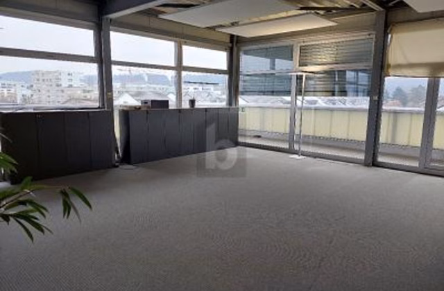 Rappresentativo con molta luce naturale