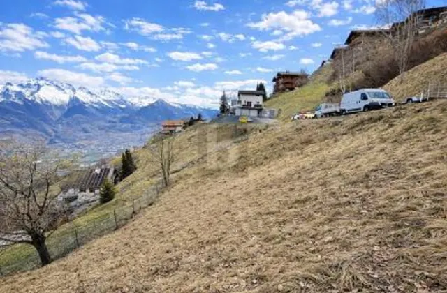BELLE PARCELLE À BÂTIR