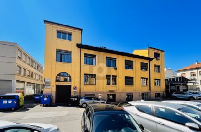 AMPIO SPAZIO RISTRUTTURATO RICCO DI CARATTERE