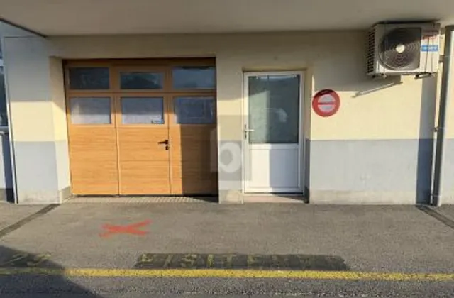 Spazio di stoccaggio/ufficio a Forel