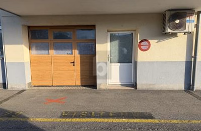 Spazio di stoccaggio/ufficio a Forel