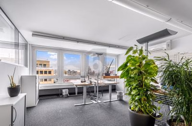 LOCALI MODERNI IN POSIZIONE CENTRALE