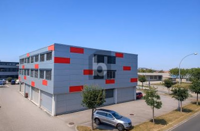 Büroetage mit 4,39 % Bruttorendite und 35 Aussenparkplätzen