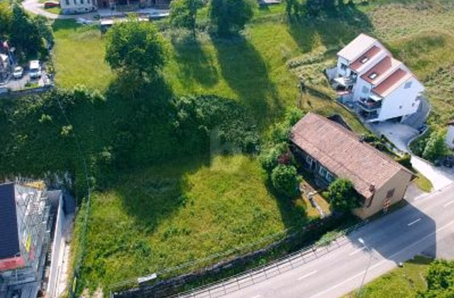 Posizione soleggiata vicino al centro del paese