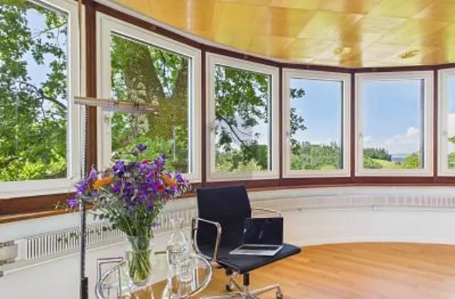 CREATIVE OASIS IN GREEN SURROUNDINGS AND YET CENTRAL