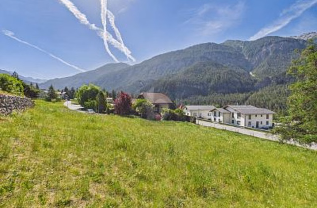 Posizione soleggiata con panorama montano