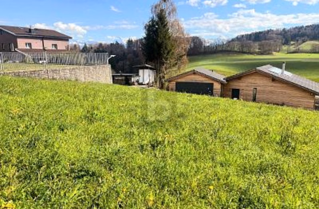 CALME, ENTOURÉ DE NATURE AVEC VUE DÉGAGÉE