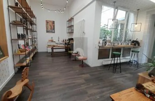 ESPACE COMMERCIAL LUMINEUX ET MODERNE