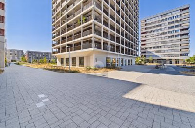 New build office space with kitchen and parking