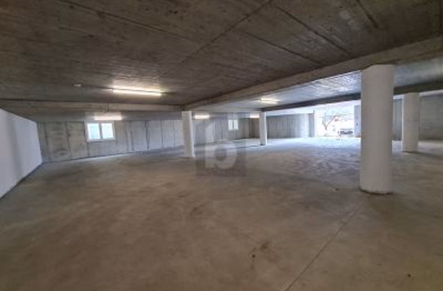PLACES DE STATIONNEMENT EN GARAGE OU EXTÉRIEURES