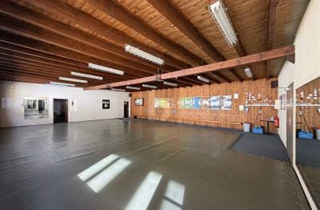 ESPACE POLYVALENT POUR ASSOCIATIONS ET ACTIVITÉS COMMERCIALES