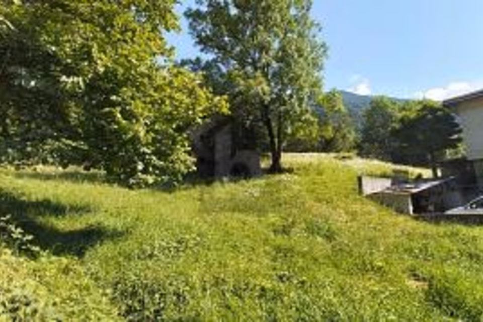 SPACIEUX ET ENSOLEILLÉ AVEC PROJET APPROUVÉ, 6760 Faido, Ticino, CH