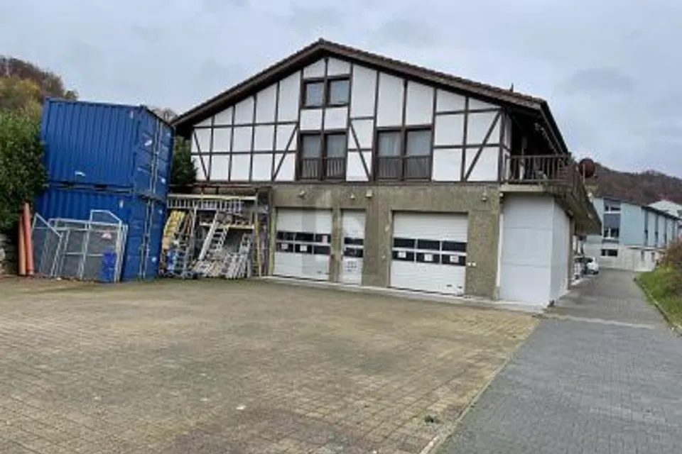 BÜRO, LAGER MIT ZWEI WOHNUNGEN, 4422 Arisdorf, Basel-Landschaft, CH