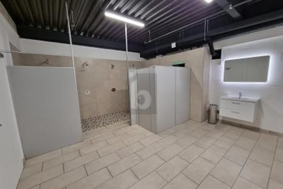 LOCALE MULTIFUNZIONALE - UFFICIO / MAGAZZINO / PRODUZIONE, 8630 Rüti ZH, Zurich, CH