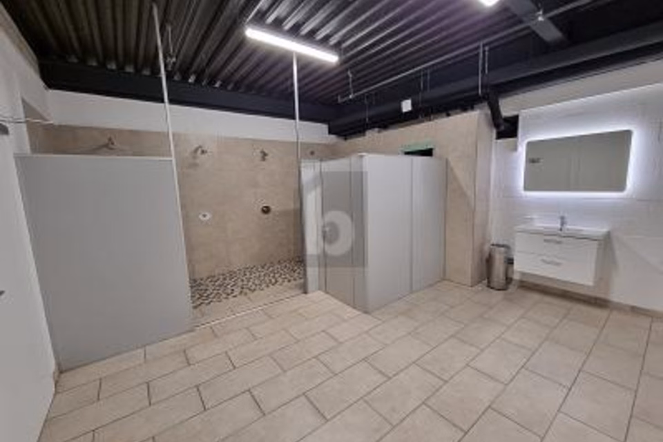 LOCALE MULTIFUNZIONALE - UFFICIO / MAGAZZINO / PRODUZIONE, 8630 Rüti ZH, Zurich, CH