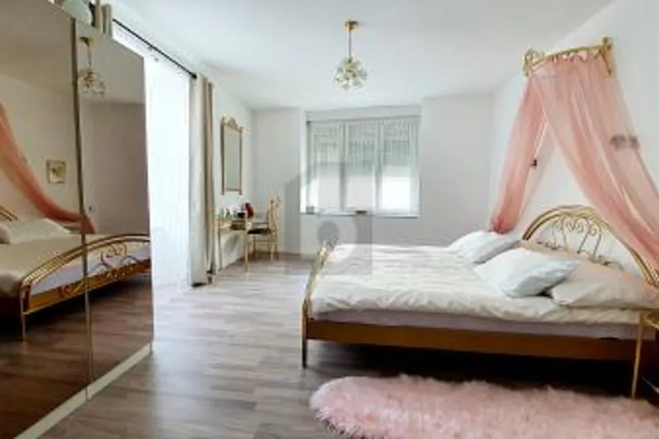 RENDIMENTO LOCATIVO DI NEGOZI E ABITAZIONI, 2610 St-Imier, Bern, CH