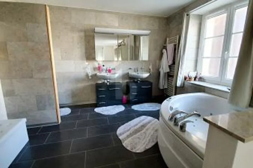 RENDIMENTO LOCATIVO DI NEGOZI E ABITAZIONI, 2610 St-Imier, Bern, CH