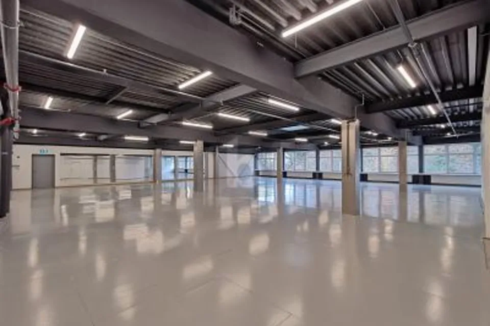 LOCALE MULTIFUNZIONALE - UFFICIO / MAGAZZINO / PRODUZIONE, 8630 Rüti ZH, Zurich, CH