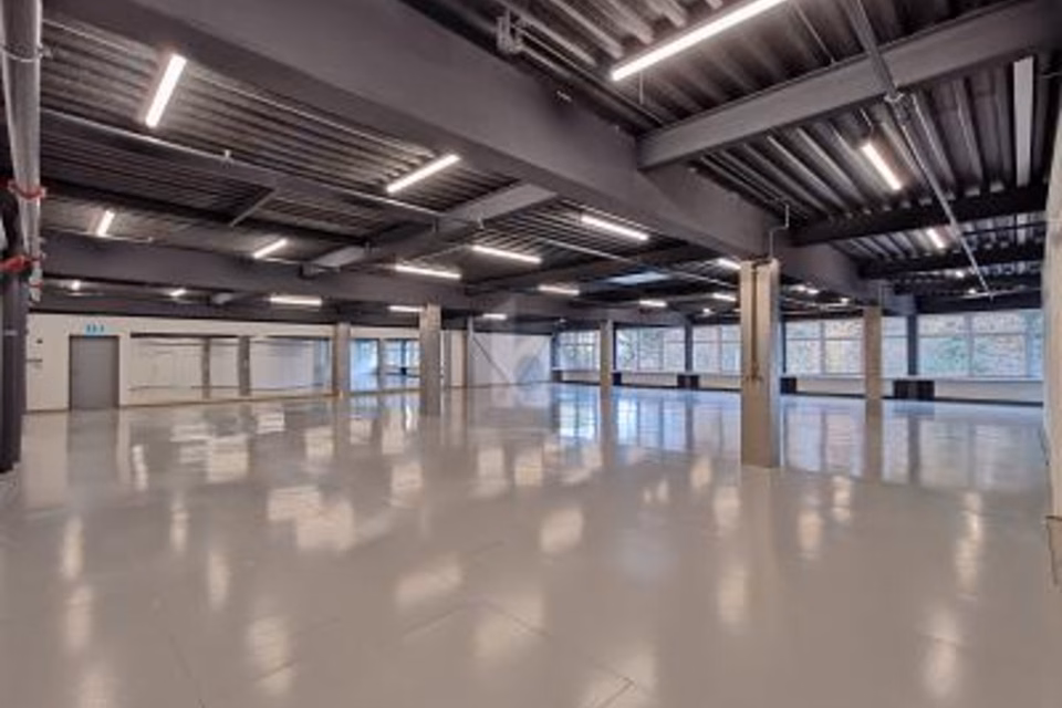 LOCALE MULTIFUNZIONALE - UFFICIO / MAGAZZINO / PRODUZIONE, 8630 Rüti ZH, Zurich, CH