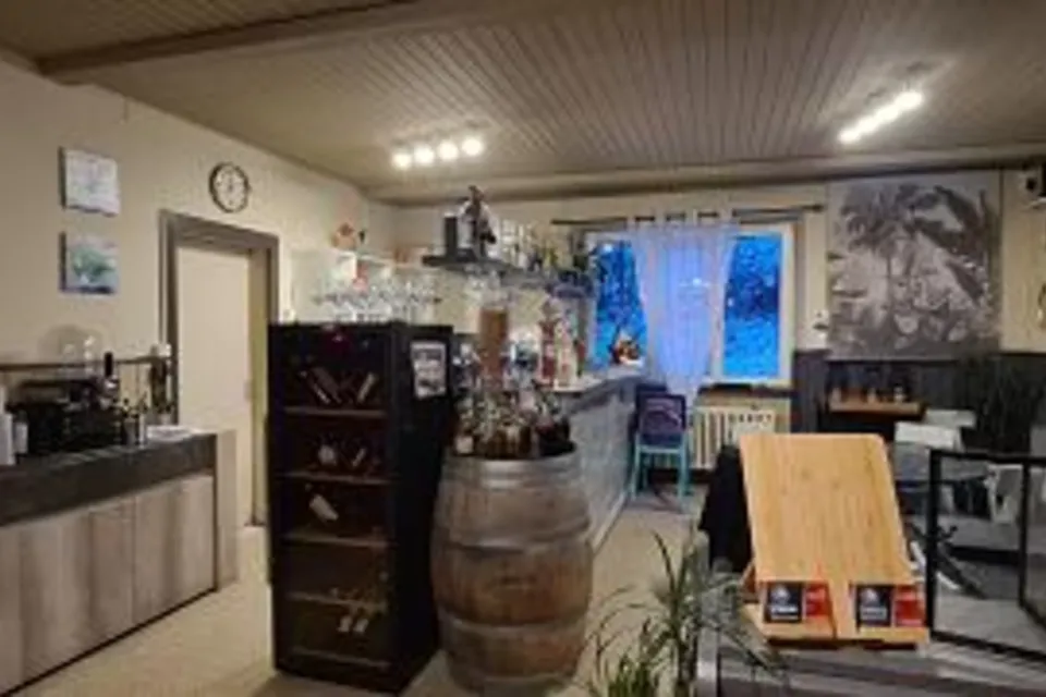 IDÉALEMENT SITUÉ, AVEC UNE CLIENTÈLE D'HABITUÉS, 2953 Fregiécourt, Jura, CH