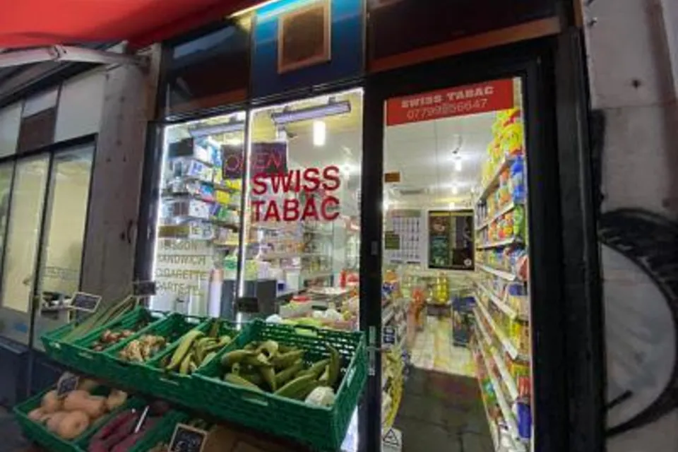 NEGOZIO DI ALIMENTARI IN UNA VIA DI FORTE PASSAGGIO, 1201 Genève, Geneva, CH