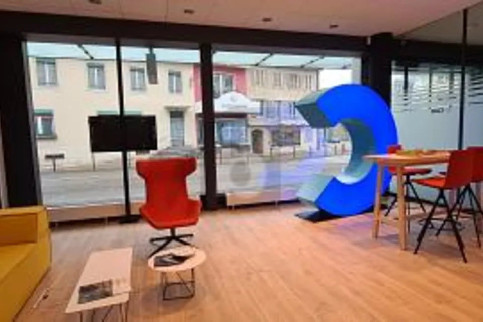 SPAZIOSO E IN CENTRO CITTÀ, 2800 Delémont, Jura, CH