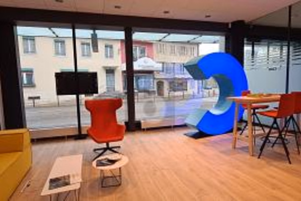 SPAZIOSO E IN CENTRO CITTÀ, 2800 Delémont, Jura, CH