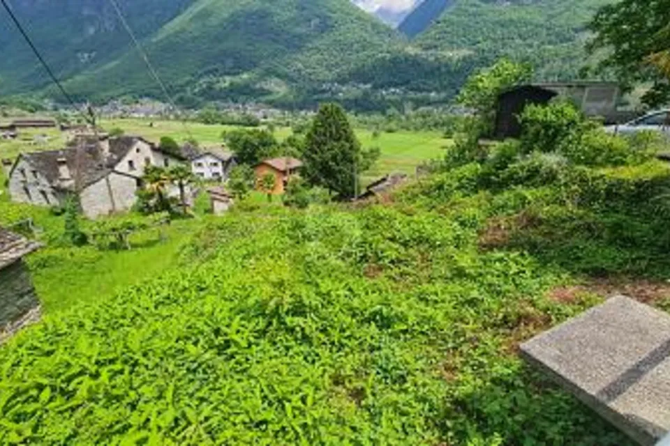 Terrain constructible en position ensoleillée avec vue dégagée, 6714 Semione, Ticino, CH