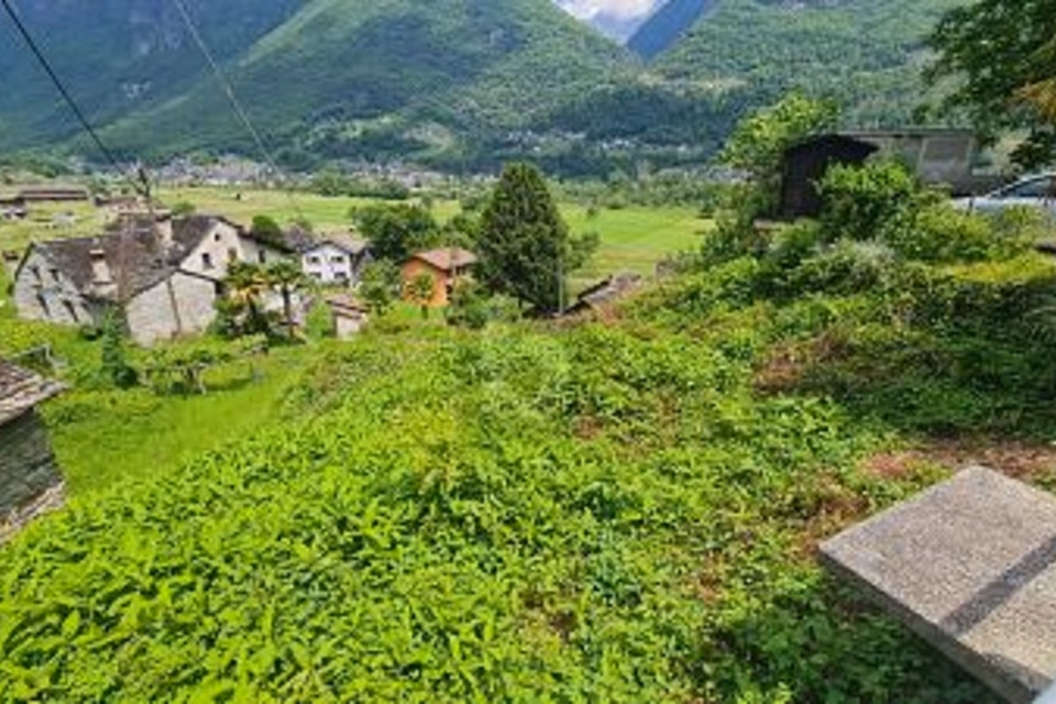 Terrain constructible en position ensoleillée avec vue dégagée, 6714 Semione, Ticino, CH
