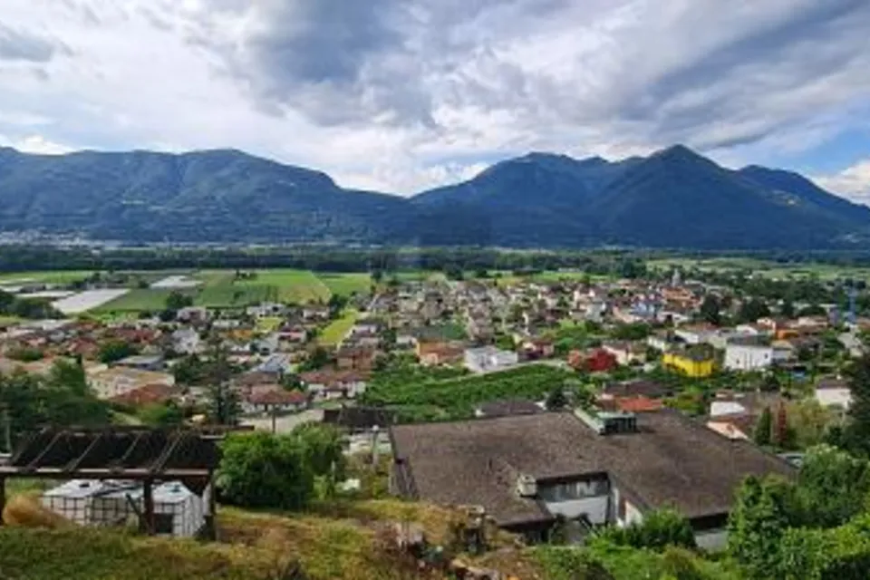 ENSOLEILLÉ ET CALME AVEC VUE, 6516 Cugnasco, Ticino, CH