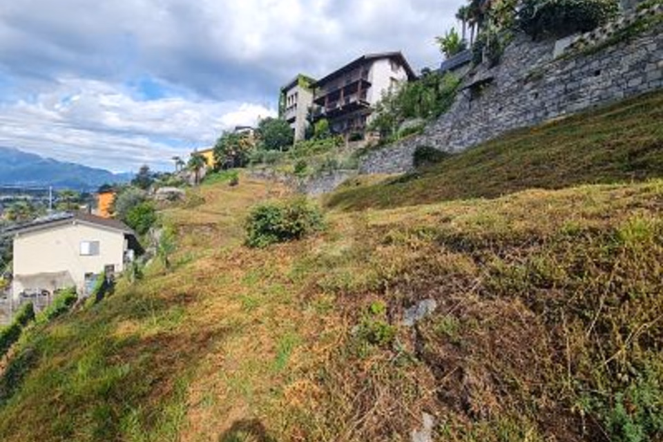 ENSOLEILLÉ ET CALME AVEC VUE, 6516 Cugnasco, Ticino, CH