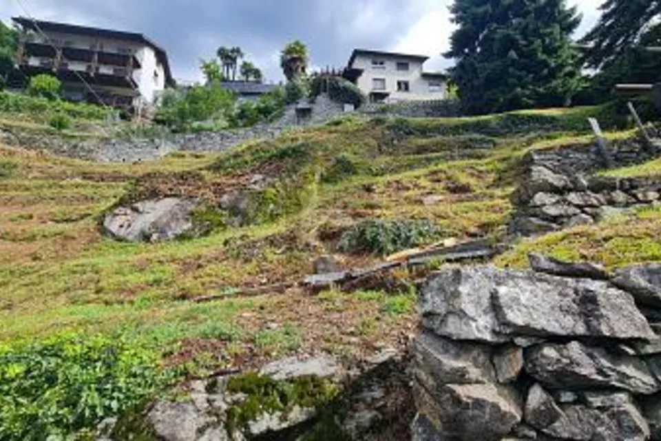 TRANQUILLO E SOLEGGIATO CON VISTA, 6516 Cugnasco, Ticino, CH