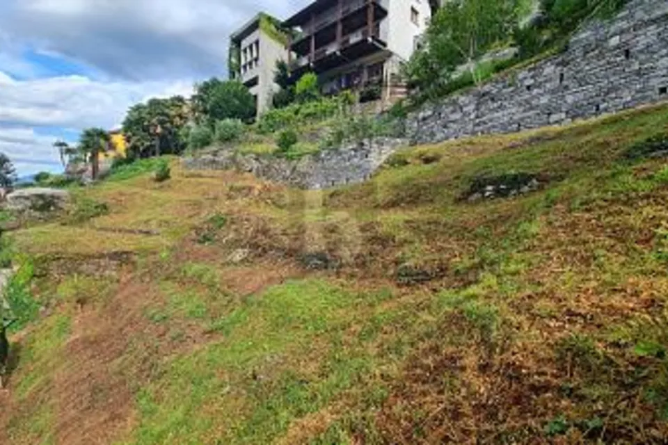 TRANQUILLO E SOLEGGIATO CON VISTA, 6516 Cugnasco, Ticino, CH