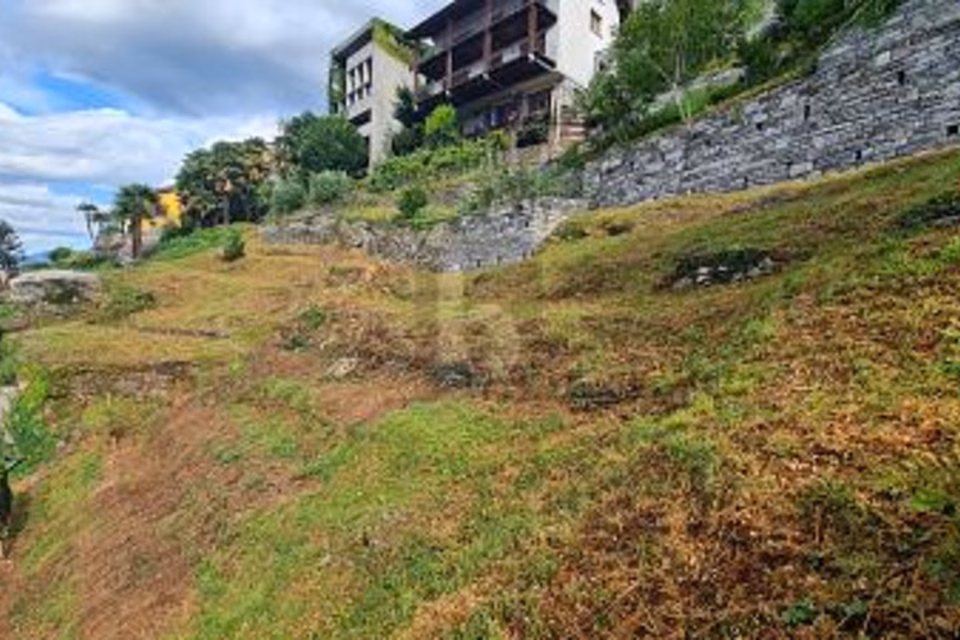 TRANQUILLO E SOLEGGIATO CON VISTA, 6516 Cugnasco, Ticino, CH
