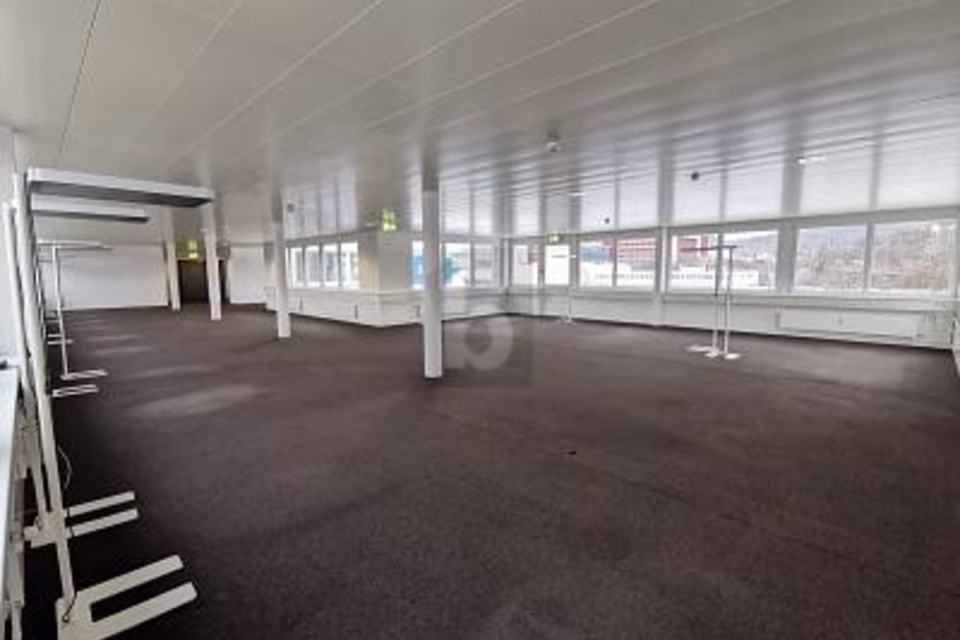 AMPIO, LUMINOSO E IN POSIZIONE IDEALE, 4133 Pratteln, Basel-Landschaft, CH