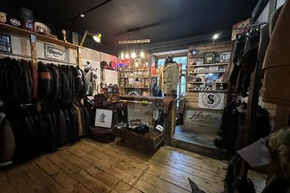 NEGOZIO DI ABBIGLIAMENTO A EAUX-VIVES, 1207 Genève, Geneva, CH