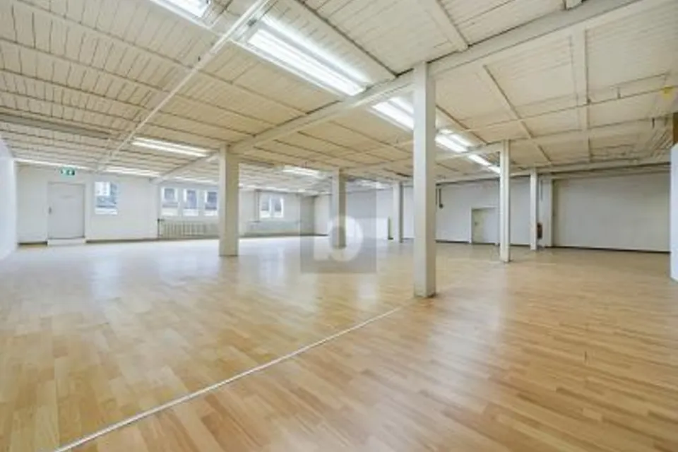 CENTRAL AVEC DIVERSES POSSIBILITÉS D'UTILISATION, 3422 Kirchberg BE, Bern, CH