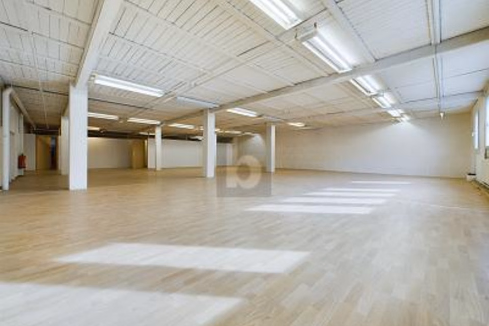 CENTRALE CON DIVERSE POSSIBILITÀ DI UTILIZZO, 3422 Kirchberg BE, Bern, CH