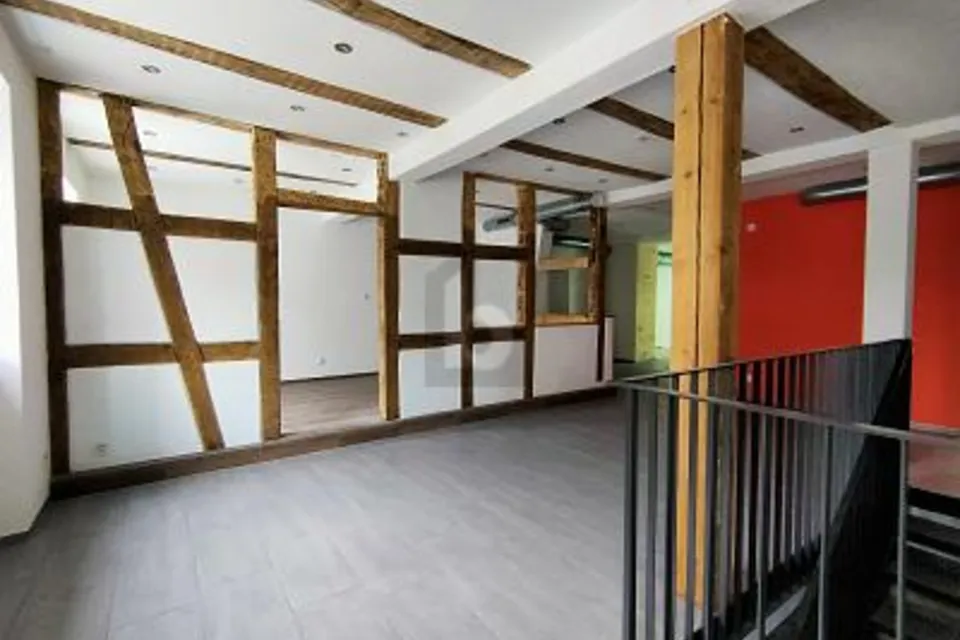 IDÉAL POUR SALON DE COIFFURE OU INSTITUT DE BEAUTÉ, CENTRAL, 8212 Neuhausen am Rheinfall, Schaffhausen, CH