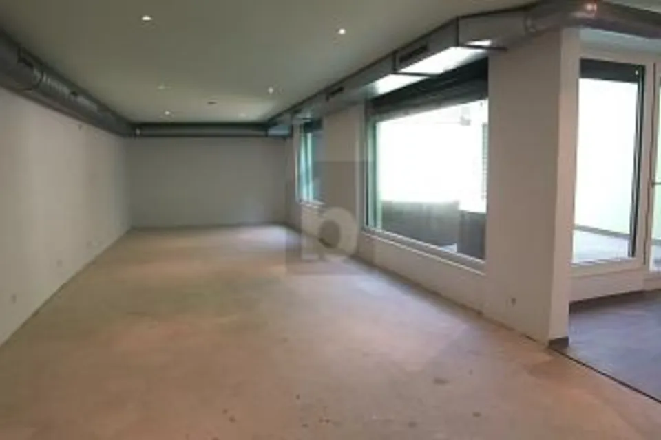 IDÉAL POUR SALON DE COIFFURE OU INSTITUT DE BEAUTÉ, CENTRAL, 8212 Neuhausen am Rheinfall, Schaffhausen, CH