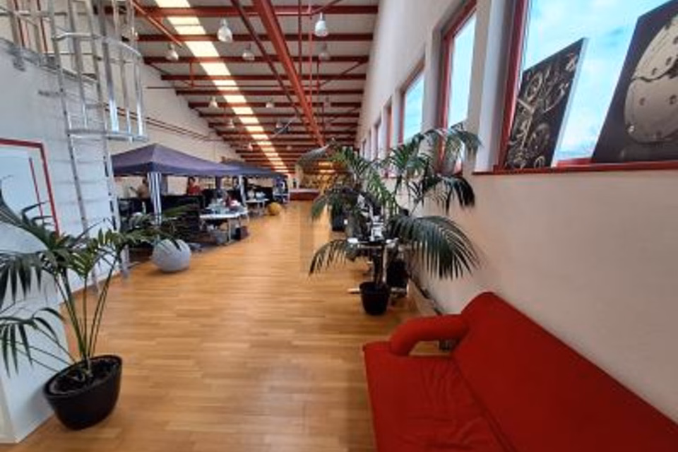 LOCALE COMMERCIALE DINAMICO, ZONA PROSPERA, 1219 Le Lignon, Geneva, CH