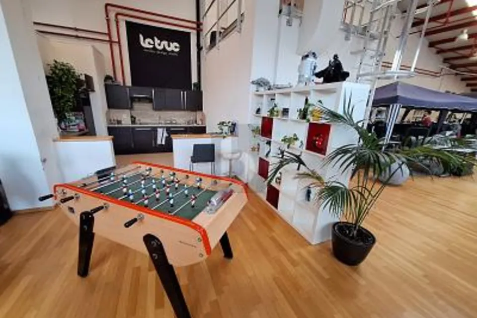 LOCALE COMMERCIALE DINAMICO, ZONA PROSPERA, 1219 Le Lignon, Geneva, CH