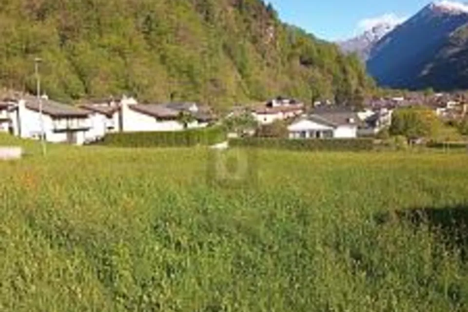 Terrain constructible à l'extrémité du village, avec une belle vue, 6677 Moghegno, Ticino, CH